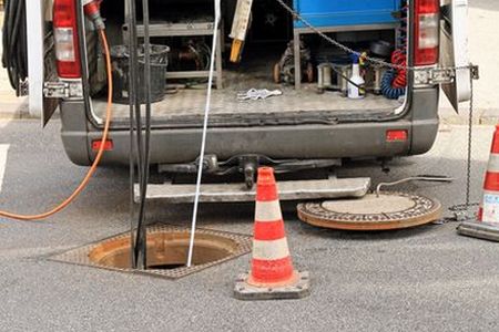 Trenchless sewer repair